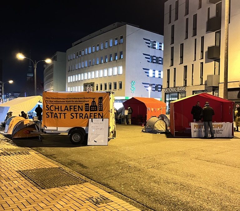 Schlafen statt Strafen – Protestcamp legt Finger in die Wunde