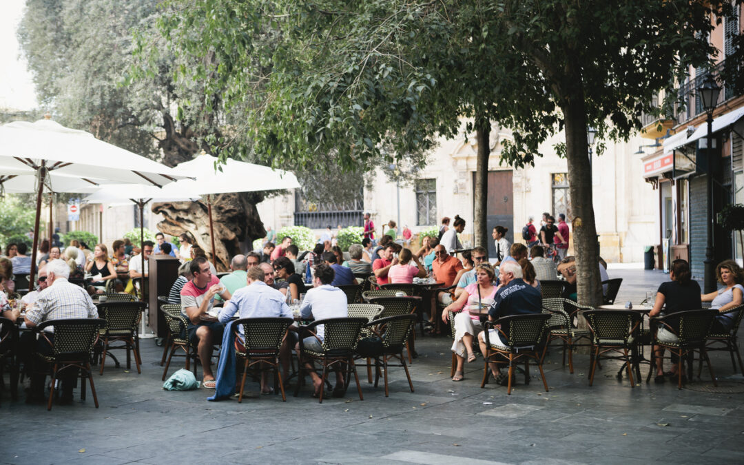 Caféstühle statt Parkplätze 