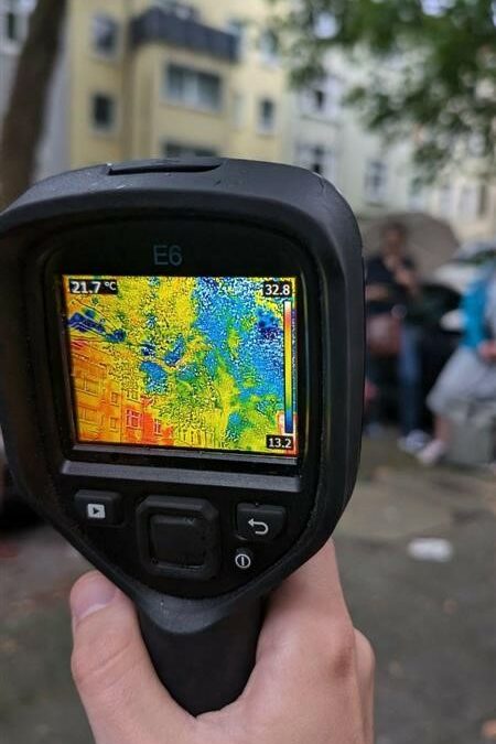 Notwendigkeit von Klimafolgeanpassung spüren mit dem Sensation Walk: GRÜNE erkunden klimatische Effekte in Dortmunds lokalen Klimazonen
