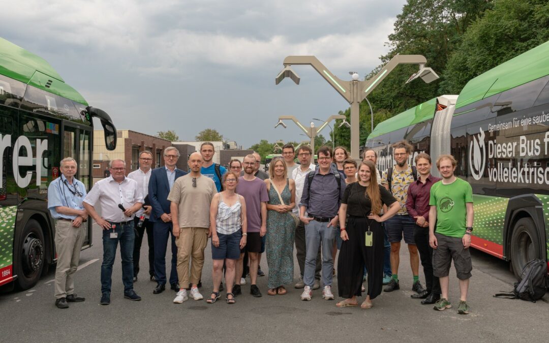 Dortmunder »Stromfahrer«: Öko-Strom für Busflotte Dortmunder Grüne besuchen DSW21-Betriebshof in Brünninghausen 