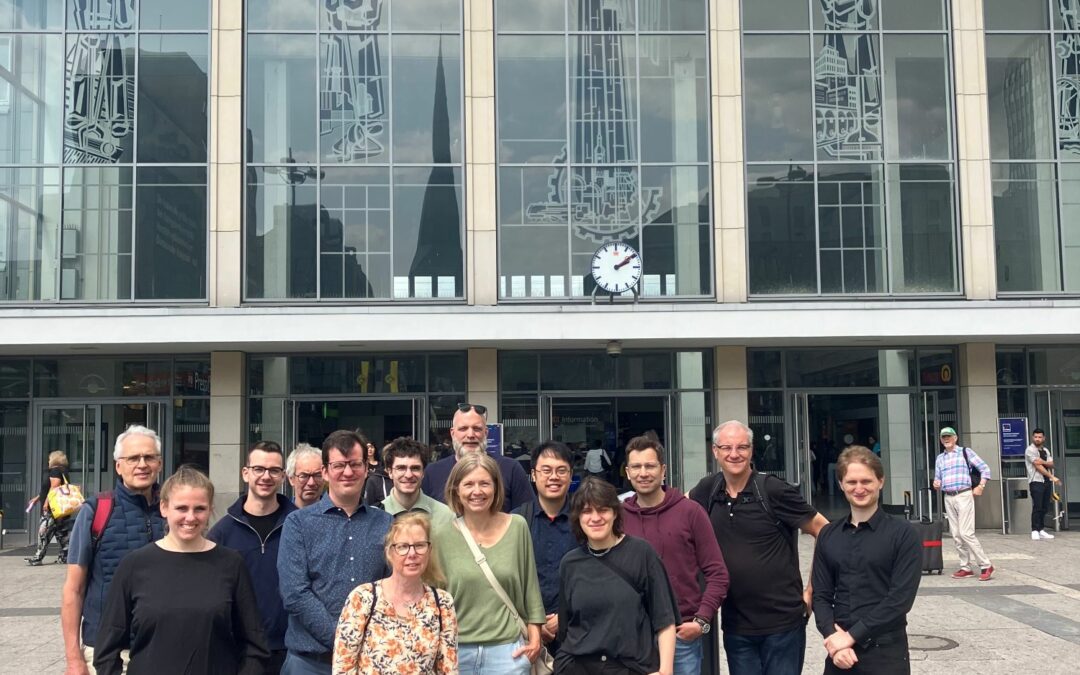 GRÜNE Ratsfraktion blickt hinter die Kulissen des Dortmunder Hauptbahnhofs – Besuch im Rahmen der Sommertour zeigt: Dortmunds Bahnhof ist Drehscheibe mit Zukunft